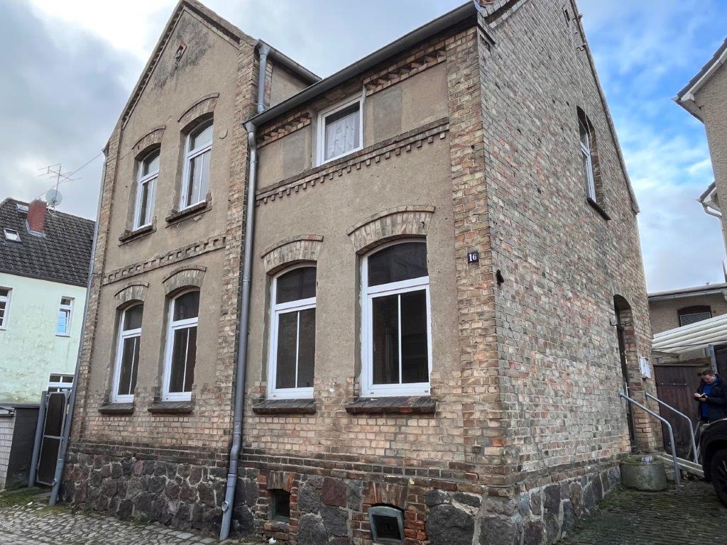 Einfamilienhaus zum Kauf 59.000 € 4 Zimmer 100 m²<br/>Wohnfläche 147 m²<br/>Grundstück Warin Warin 19417