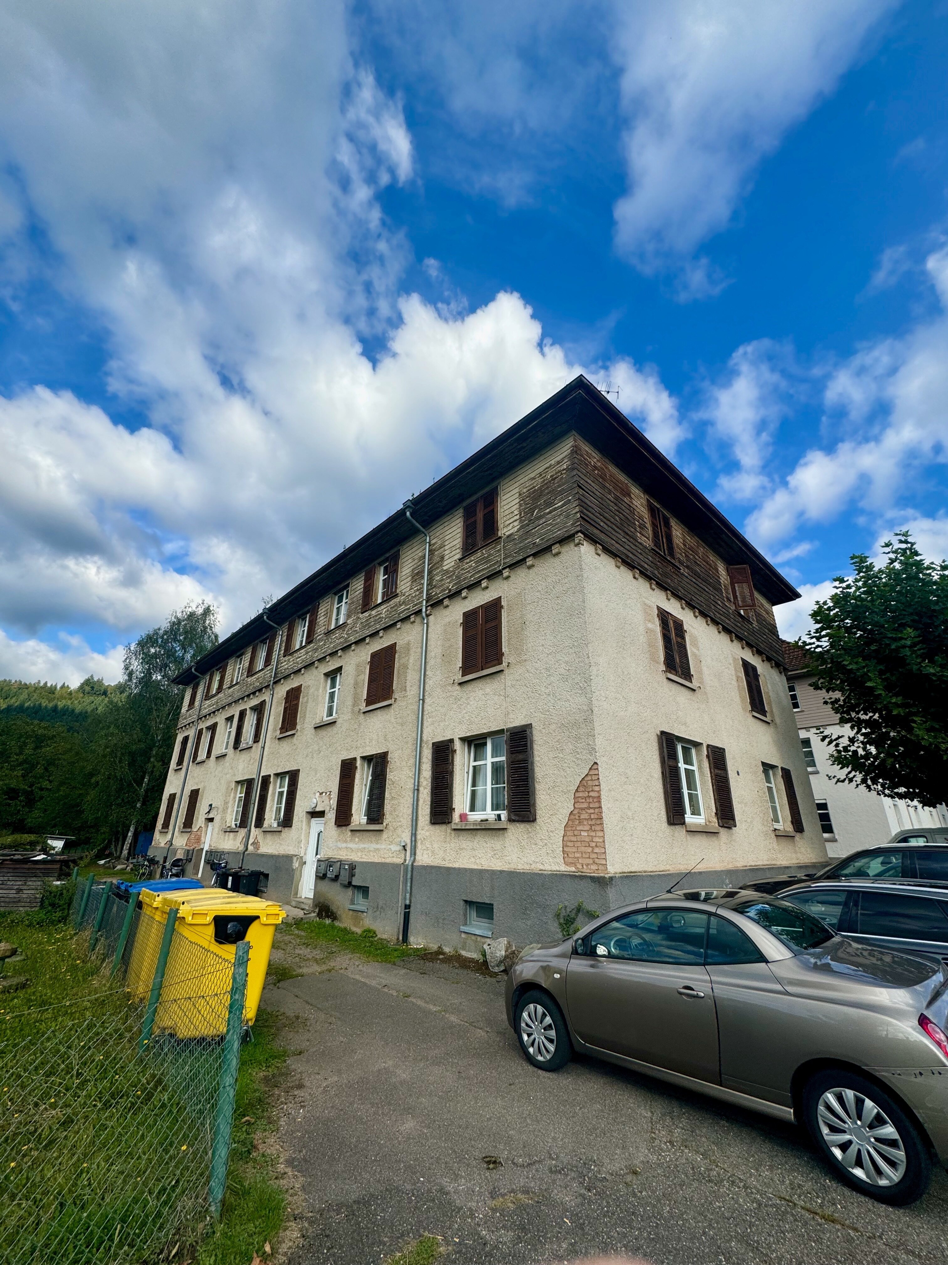 Mehrfamilienhaus zum Kauf 935.000 € 25 Zimmer 661 m²<br/>Wohnfläche 825 m²<br/>Grundstück Hausen im Wiesental 79688