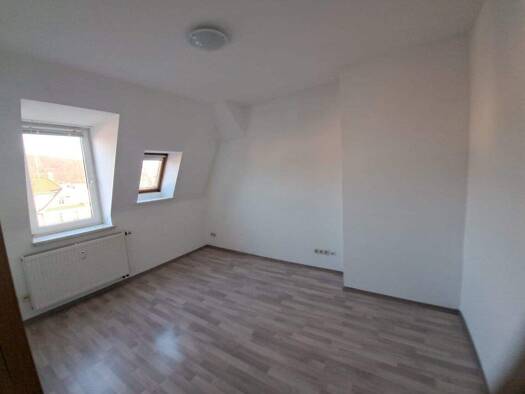 Wohnung zur Miete 250 € 2 Zimmer 38 m² frei ab sofort Crimmitschau 08451