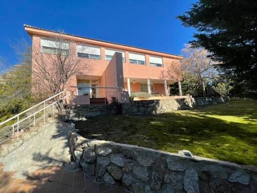 Chalet zur Miete 2.600 € 4 Zimmer 290 m² 1.020 m² Grundstück Torrelodones 28250