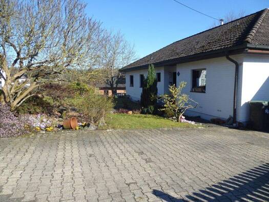 Einfamilienhaus zum Kauf 355.000 € 5 Zimmer 160 m² 899 m² Grundstück frei ab 01.05.2026 Brüchermühle Reichshof 51580