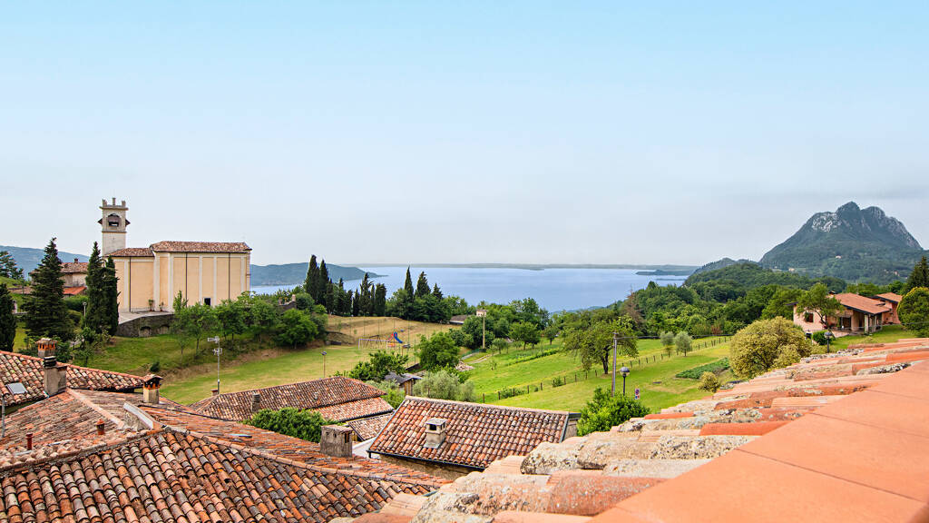 Wohnung zum Kauf - Erstbezug 380.000 € 8 Zimmer 218 m² EG frei ab sofort Gargnano 25084