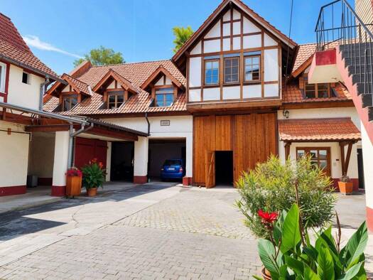 Haus zum Kauf 947.000 € 13 Zimmer 394 m² 1.551 m² Grundstück Mommenheim 55278