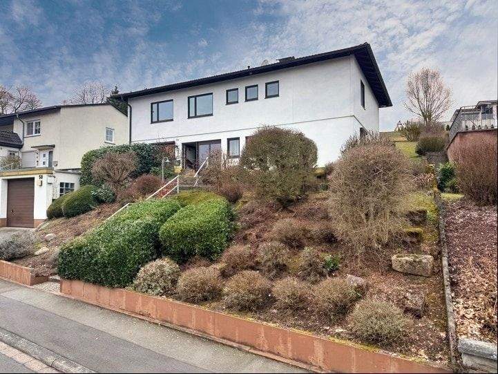 Immobilie in Ludwigsau - Wohnhaus mit Doppelgarage im sonnigen Friedlos - Bild 1