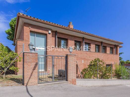 Einfamilienhaus zum Kauf 1.150.000 € 10 Zimmer 551 m² 506 m² Grundstück Barcelona 08303