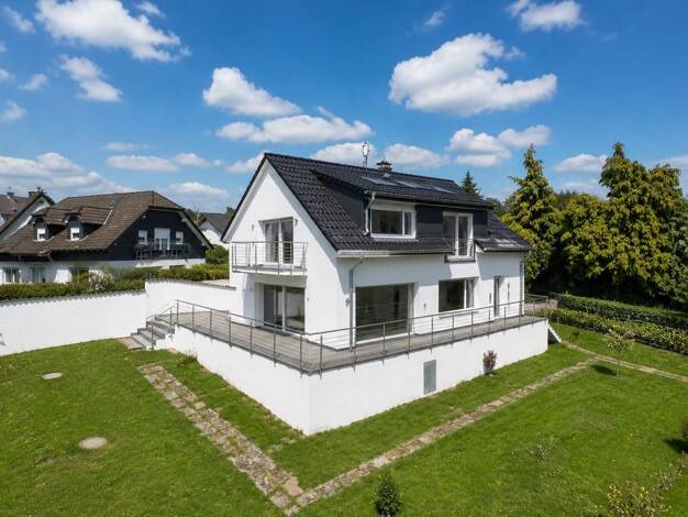 Einfamilienhaus zum Kauf 675.000 € 6 Zimmer 300 m² 707 m² Grundstück Kaiserhöhe 4 Innenstadt Hückeswagen 42499