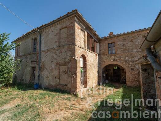 Haus zum Kauf 1.300.000 € 1.550 m² 105.885 m² Grundstück Buonconvento 53022