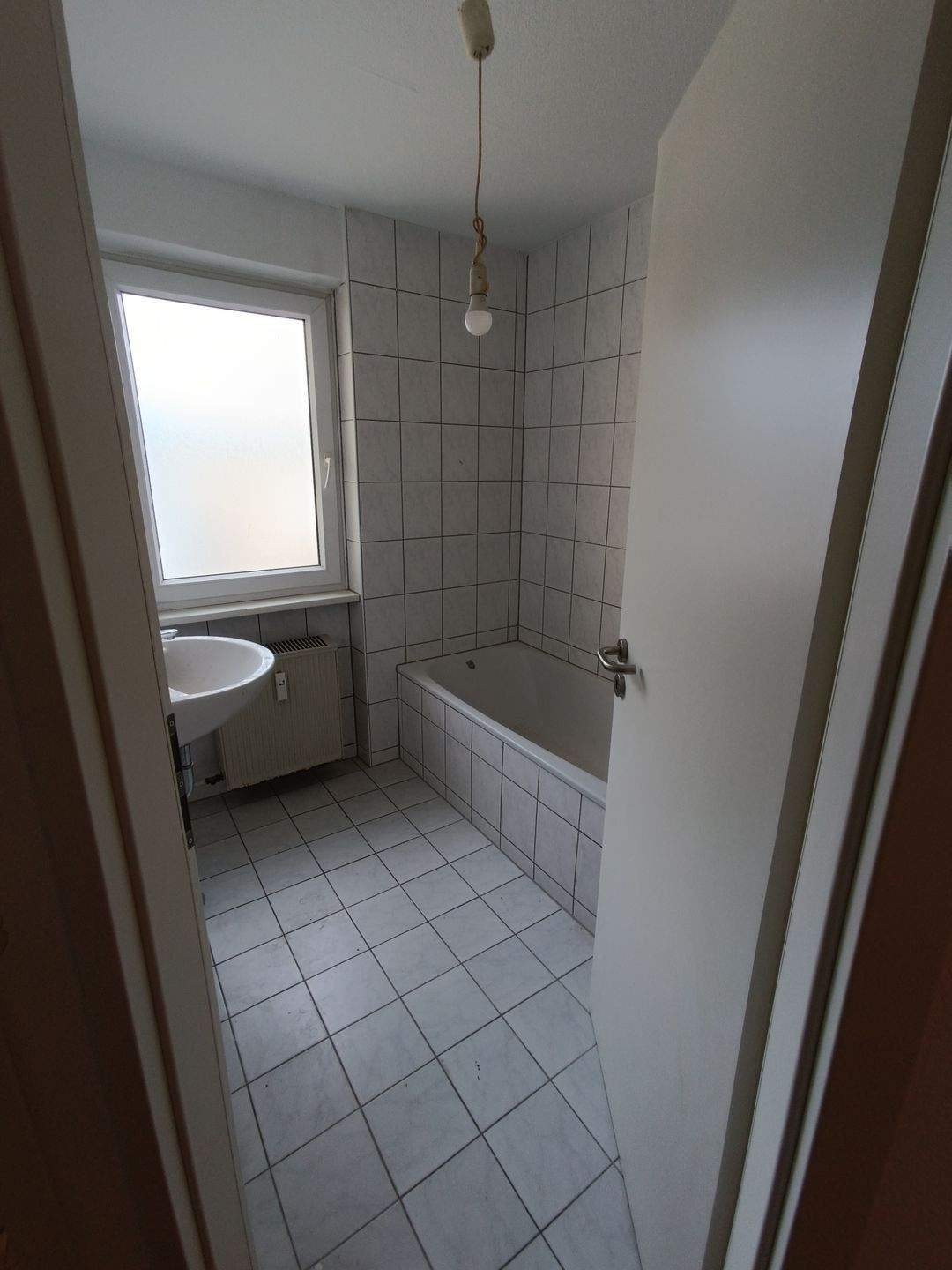 Gute, sehr zentral gelegene 3-Zimmer-Altbauwohnung in Nürnberg-Steinbühl – Nürnberg – Vorschaubild 3
