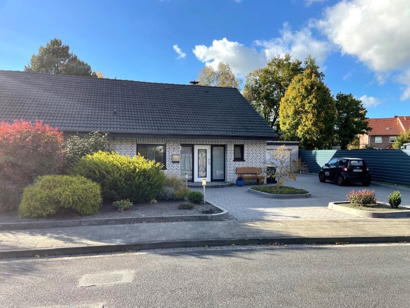 Einfamilienhaus zum Kauf 425.000 € 4 Zimmer 196 m²<br/>Wohnfläche 1.122 m²<br/>Grundstück Papenburg - Obenende Papenburg 26871