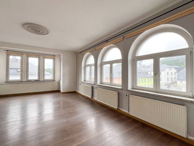 Wohnung zur Miete 715 € 4 Zimmer 130 m² 2. Geschoss Obere Marktstraße 2 Lehesten 07349