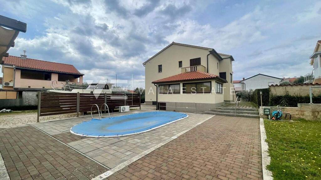 Einfamilienhaus zum Kauf 985.000 € 11 Zimmer 1.833 m² Grundstück Krk 51500