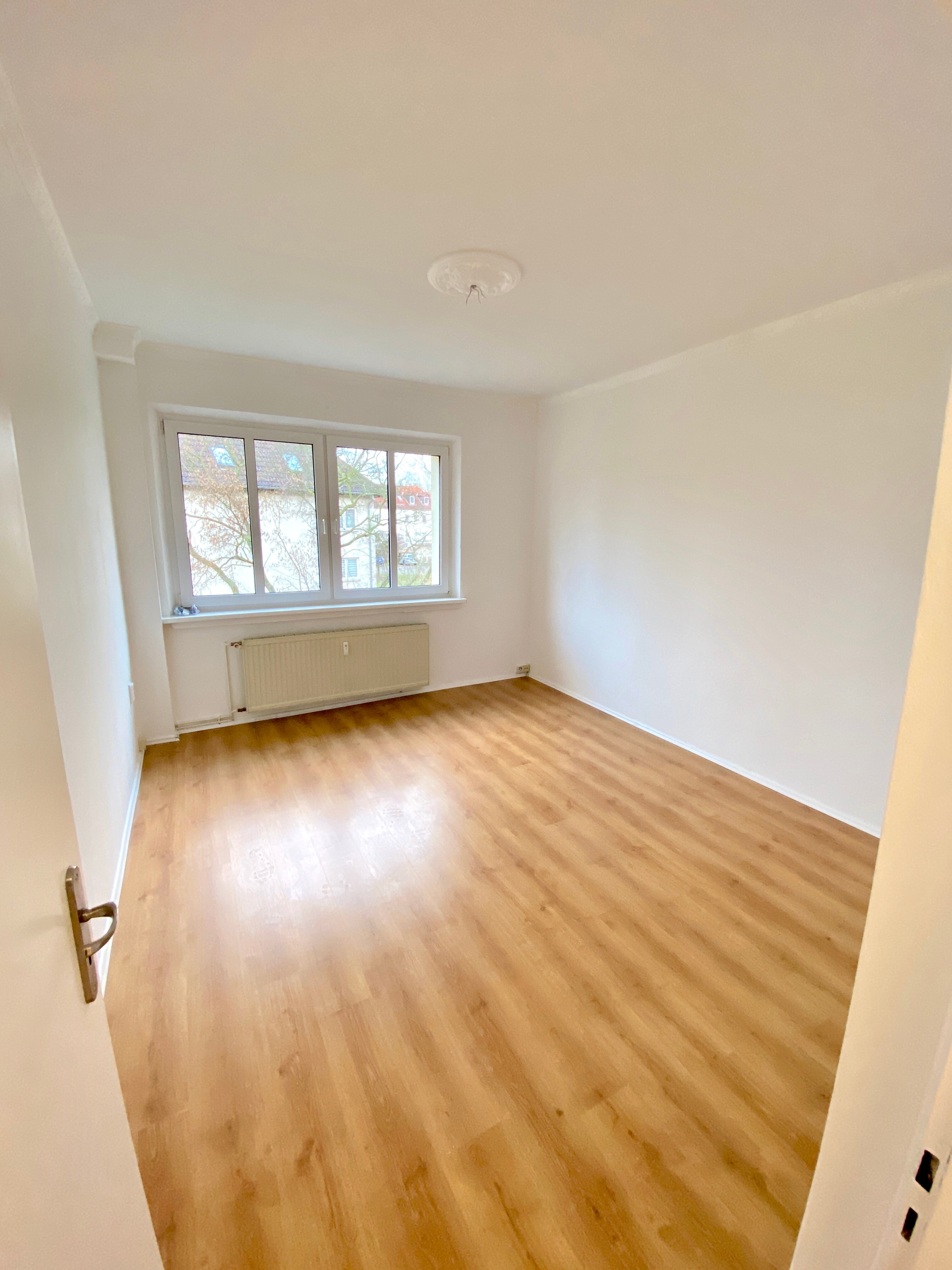 Wohnung zur Miete 385 € 2 Zimmer 52 m²<br/>Wohnfläche 1.<br/>Geschoss 01.02.2025<br/>Verfügbarkeit Böhlen Böhlen 04564