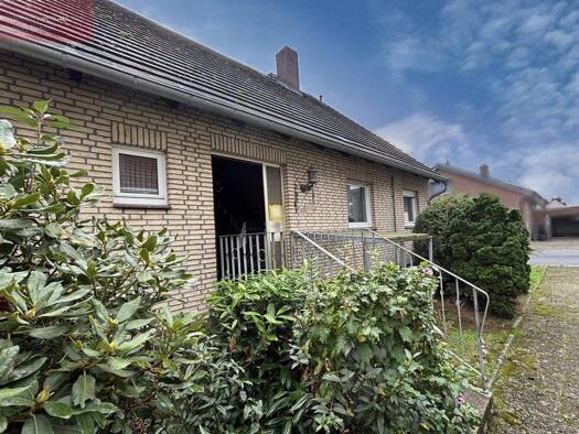 Einfamilienhaus zum Kauf 220.000 € 3,5 Zimmer 110 m² 684 m² Grundstück Lehrte 31275