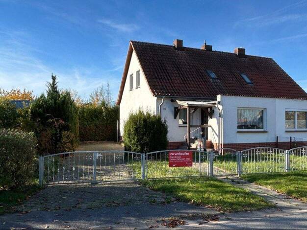Doppelhaushälfte zum Kauf 110.000 € 3 Zimmer 80 m² 1.037 m² Grundstück Daskow Ahrenshagen-Daskow 18320