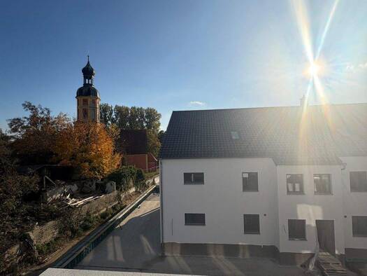 Penthouse zum Kauf provisionsfrei 369.000 € 3 Zimmer 77 m² frei ab sofort Nibelungenstraße 48 Großmehring 85098