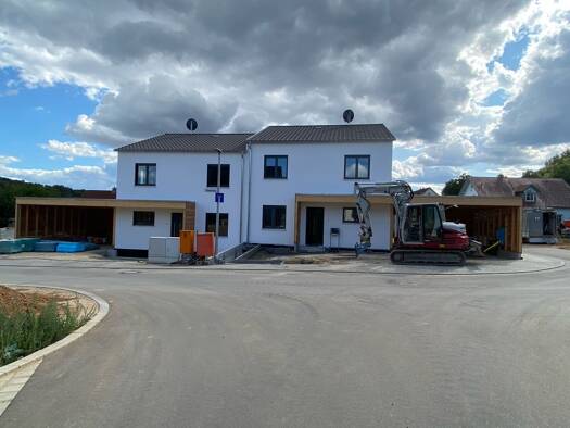 Doppelhaushälfte zur Miete 2.300 € 5 Zimmer 151 m² 450 m² Grundstück frei ab 01.12.2026 Adlersberg Pettendorf 93186