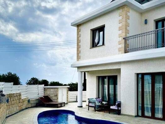 Haus zur Miete 2.500 € pissouri