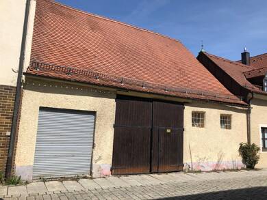 Reihenmittelhaus zum Kauf 155.000 € 7 Zimmer 200 m² 376 m² Grundstück Tirschenreuth Tirschenreuth 95643