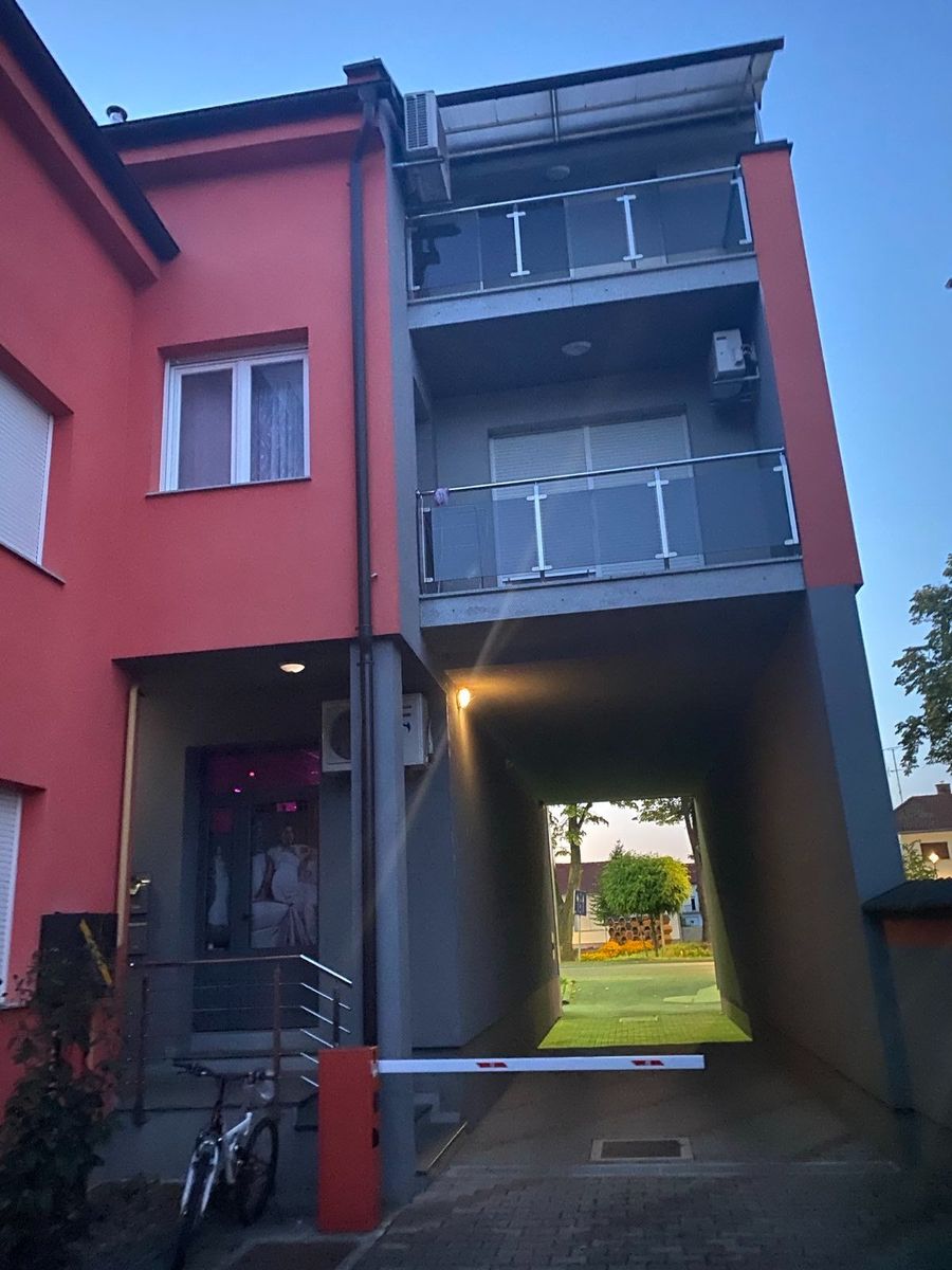 Wohnung zum Kauf 90.000 € 2 Zimmer 49 m²<br/>Wohnfläche 2.<br/>Geschoss Center