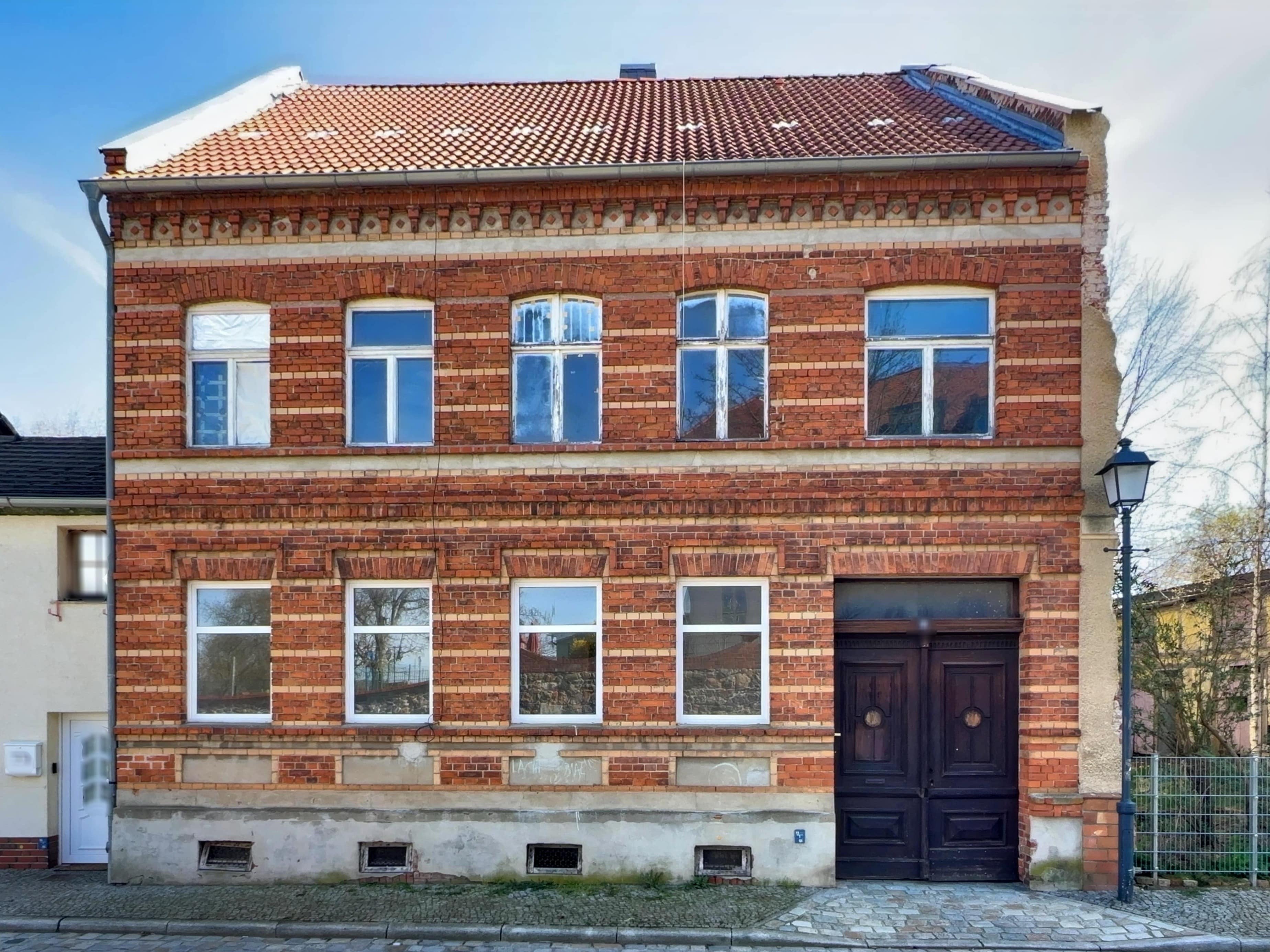 Mehrfamilienhaus zum Kauf als Kapitalanlage geeignet 79.000 € 12 Zimmer 423 m²<br/>Wohnfläche 250 m²<br/>Grundstück Burg Burg 39288