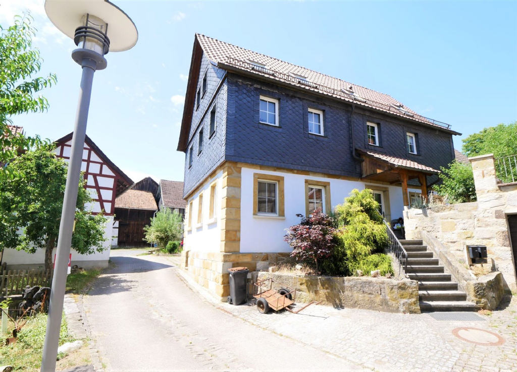 Wohnung zum Kauf 185.000 € 4 Zimmer 104 m²<br/>Wohnfläche 1.<br/>Geschoss Bad Colberg Bad Colberg-Heldburg 98663