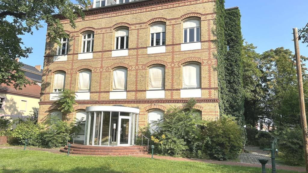 Bürogebäude zum Kauf 620.000 € 24 Zimmer Frankfurt 15230