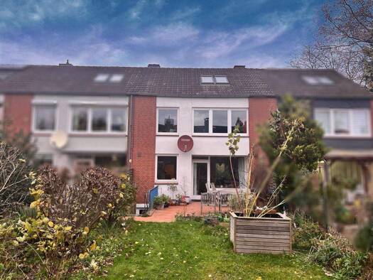 Reihenmittelhaus zum Kauf 247.500 € 4,5 Zimmer 105 m² 227 m² Grundstück frei ab 01.01.2026 Eutin 23701