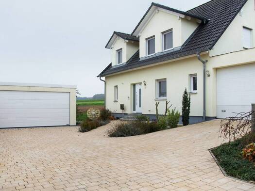 Einfamilienhaus zum Kauf 880.000 € 5 Zimmer 196 m² 697 m² Grundstück frei ab sofort Oesdorf Heroldsbach 91336