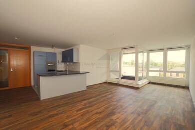 Wohnung zur Miete 499 € 2 Zimmer 71,9 m² Dachgeschoss, 4. Geschoss Äußere Schneeberger Straße 6 Mitte - Süd 141 Zwickau 08056