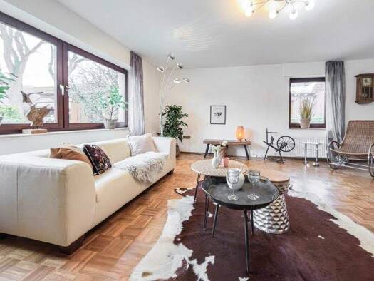 Einfamilienhaus zum Kauf 449.000 € 8 Zimmer 245 m² 1.262 m² Grundstück Hosüne Großenkneten 26197