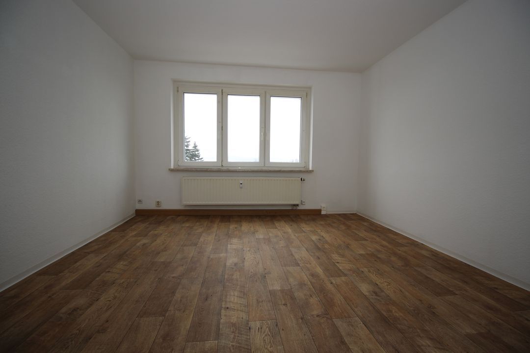 Wohnung zur Miete 318 € 3 Zimmer 57,8 m²<br/>Wohnfläche 2.<br/>Geschoss ab sofort<br/>Verfügbarkeit Bahnhofstraße 10 Reuth Reuth 08538