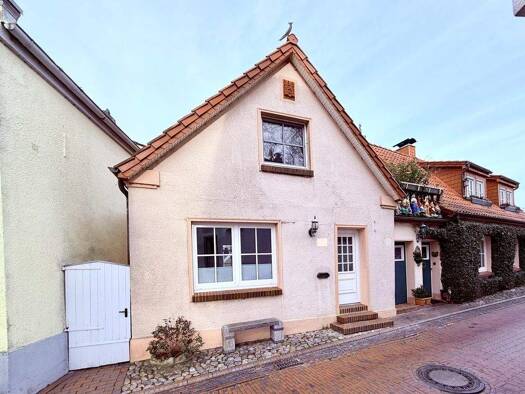 Einfamilienhaus zum Kauf 185.000 € 3 Zimmer 67,6 m² 83 m² Grundstück frei ab 01.04.2026 Jever 26441