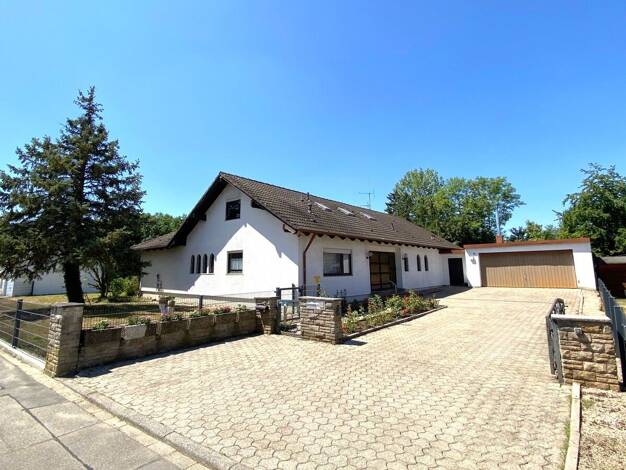 Einfamilienhaus zum Kauf 297.000 € 8 Zimmer 228 m² 2.111 m² Grundstück Auenstein Ilsfeld 74360