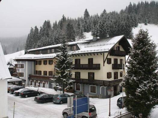 Hotel zum Kauf 785.000 € 30 Zimmer 77 Betten 4.500 m² Grundstück Silberhausen 3295