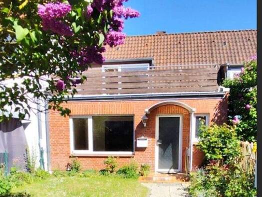 Reihenmittelhaus zum Kauf 180.000 € 5 Zimmer 82,7 m² 256 m² Grundstück Plön 24306