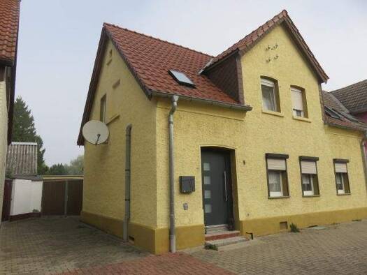 Reihenendhaus zum Kauf 225.000 € 4 Zimmer 120 m² 1.070 m² Grundstück Heyerstraße 4 Löderburg Staßfurt 39446