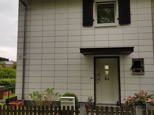 Doppelhaushälfte zur Miete 1.000 € 3 Zimmer 90 m² frei ab sofort Waldstraße 17 Innenstadt Hof 95032