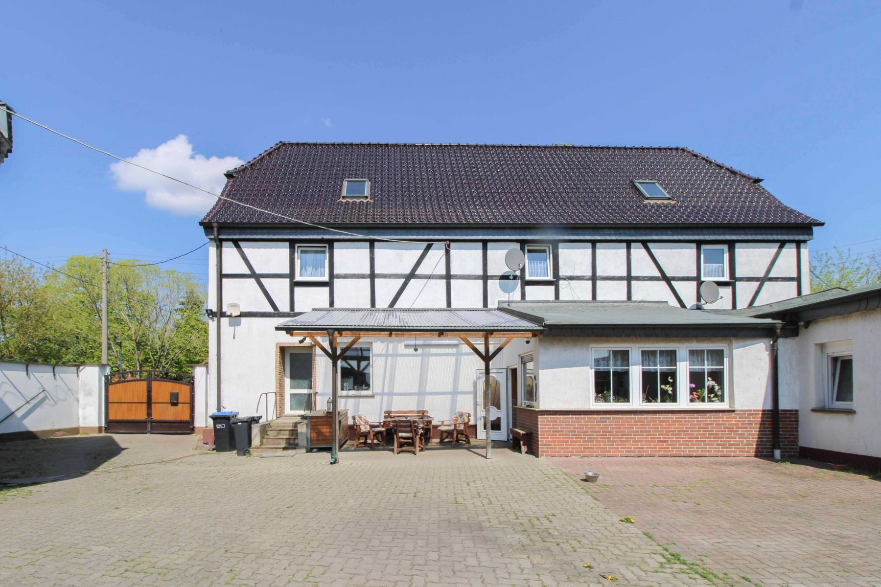 Einfamilienhaus zum Kauf 150.000 € 8 Zimmer 280 m²<br/>Wohnfläche 2.666 m²<br/>Grundstück Micheln Osternienburger Land 06386