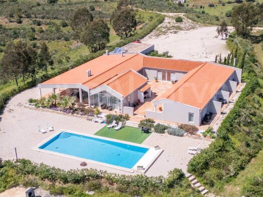 Haus zum Kauf 6.900.000 € 497 m² 2.710.000 m² Grundstück Odiáxere 8600