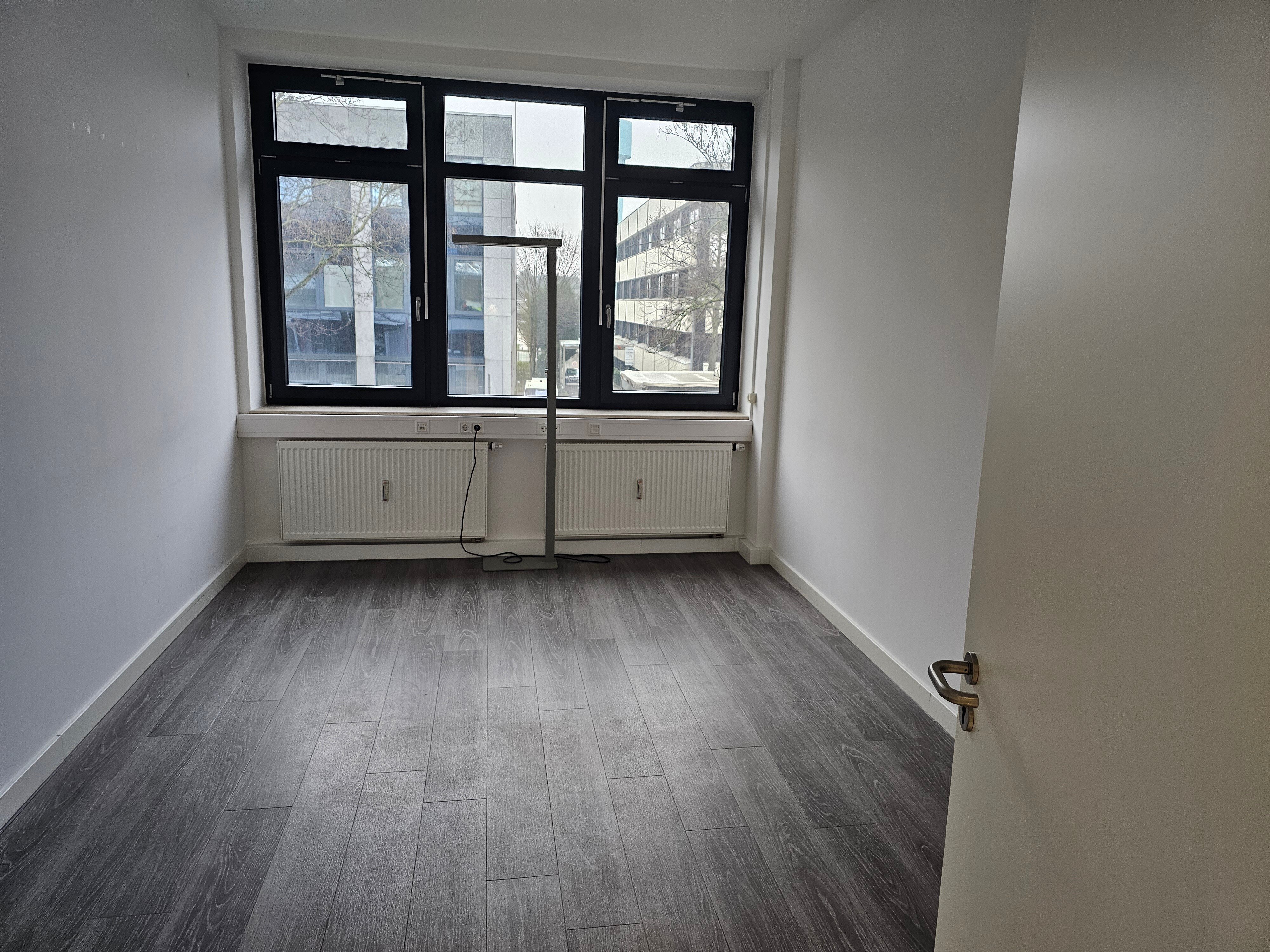 Bürofläche zur Miete provisionsfrei 400 € 1 Zimmer 18 m²<br/>Bürofläche Werftstr.20-22 Heerdt Düsseldorf 40549