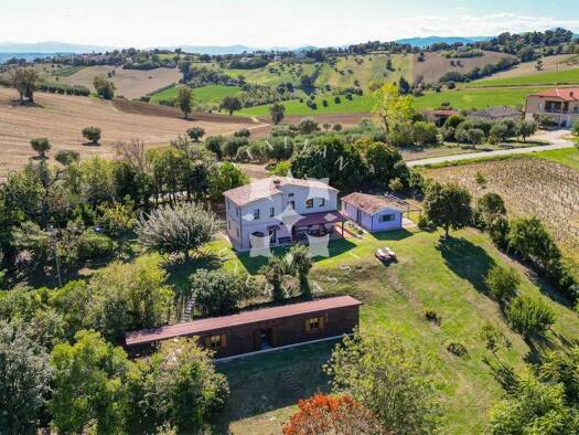 Haus zum Kauf 690.000 € 363 m² 5.450 m² Grundstück Montecassiano 62010