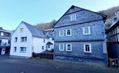 Mehrfamilienhaus zum Kauf 139.000 € 10 Zimmer 144 m² 661 m² Grundstück frei ab sofort Oberdiebach Manubach 55413
