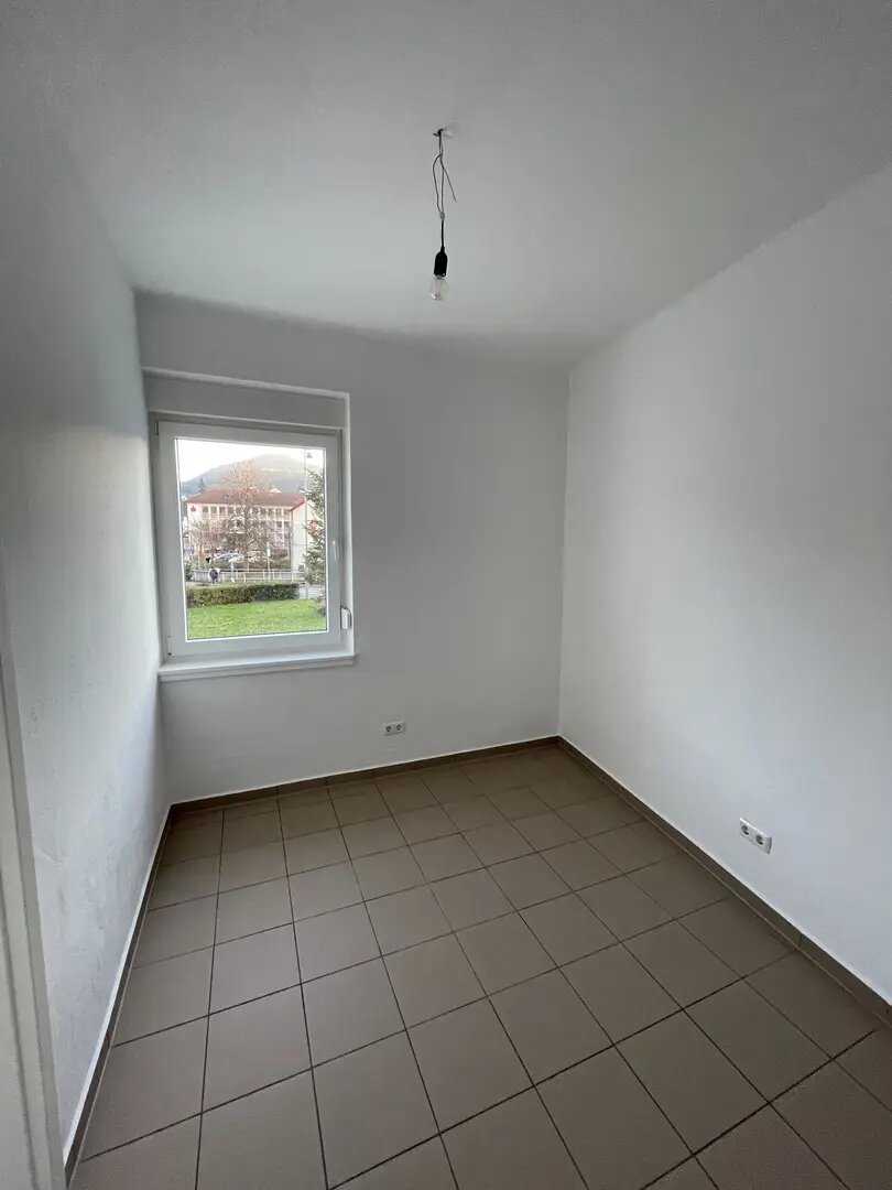 Wohnung zur Miete 700 € 6 Zimmer 136 m²<br/>Wohnfläche ab sofort<br/>Verfügbarkeit Bahnhofstr. Annweiler Annweiler am Trifels 76855