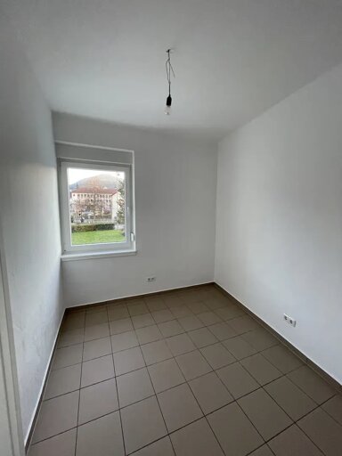 Wohnung zur Miete 700 € 6 Zimmer 136 m² frei ab sofort Bahnhofstr. Annweiler Annweiler am Trifels 76855