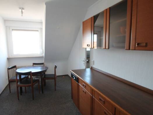 Wohnung zur Miete 1.100 € 3,5 Zimmer 92 m² frei ab sofort Griesheim Frankfurt am Main 65933