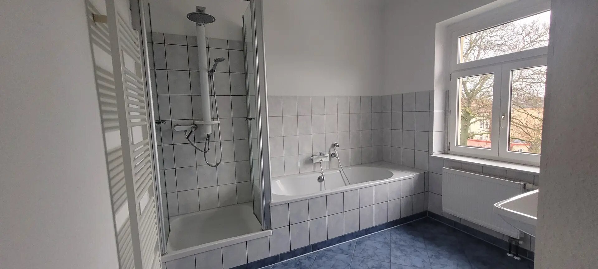 Wohnung zur Miete 700 € 4 Zimmer 125 m²<br/>Wohnfläche ab sofort<br/>Verfügbarkeit Reinhardbrunner Straße Uelleben Gotha 99867