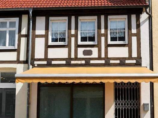 Reihenmittelhaus zum Kauf 95.000 € 2,5 Zimmer 80 m² 153 m² Grundstück Burg Burg 39288