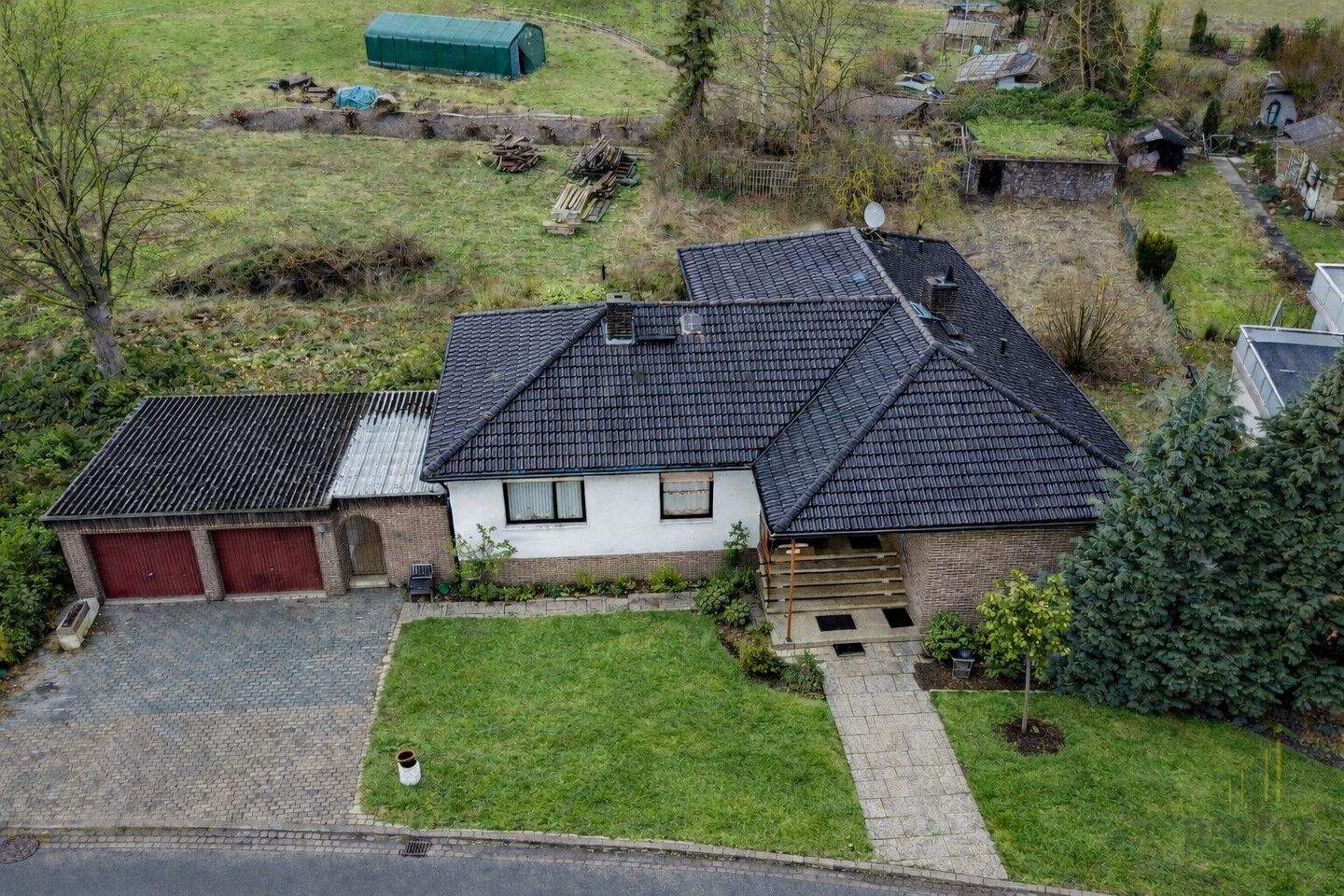 Immobilie in Calden - Zweifamilienhaus inkl. Einliegerwohnung mit eigenem Zugang und Ausbaupotenzial im Herzen von Calden - Bild 2