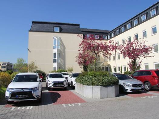 Medizinisches Gebäude zur Miete provisionsfrei 2.096 € 8 Zimmer 322,4 m² Bürofläche teilbar ab 100 m² Keramag Flörsheim 65439