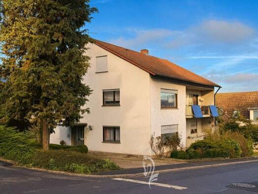 Mehrfamilienhaus zum Kauf 9 Zimmer 225 m² 719 m² Grundstück frei ab sofort Betzengraben 2 Zell am Main 97299